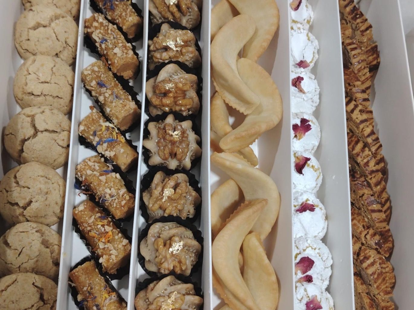 Medium Mix Almond Box